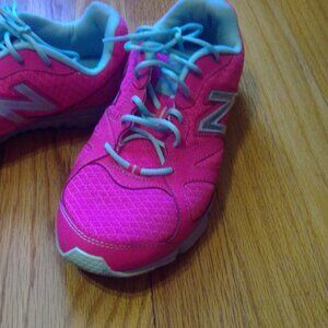 New Balance Womens Pink Running Shoe Size 8.5 US